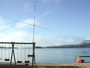 Antennen am Strand von Lysvik